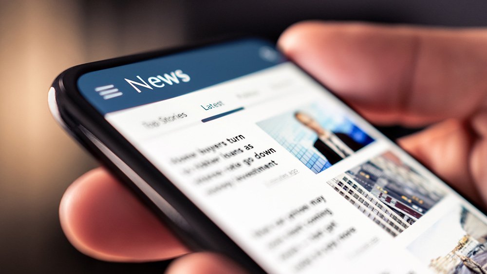 person looking at news on smartphone representing the First Amendment freedom of the press