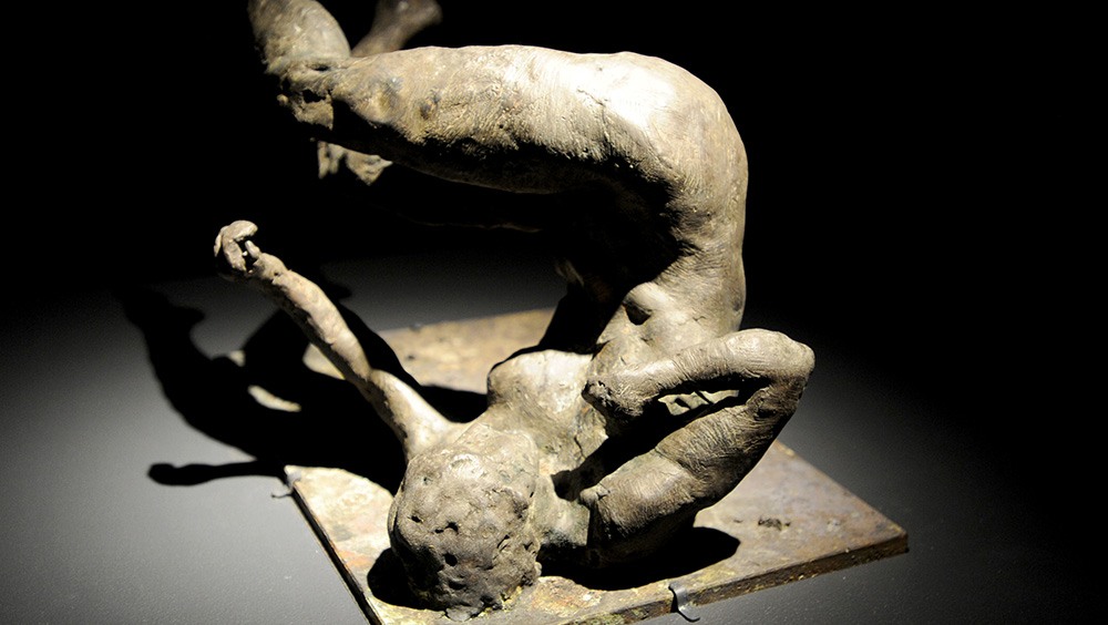A photo of Eric Fischl's bronze statue 'Tumbling Woman'